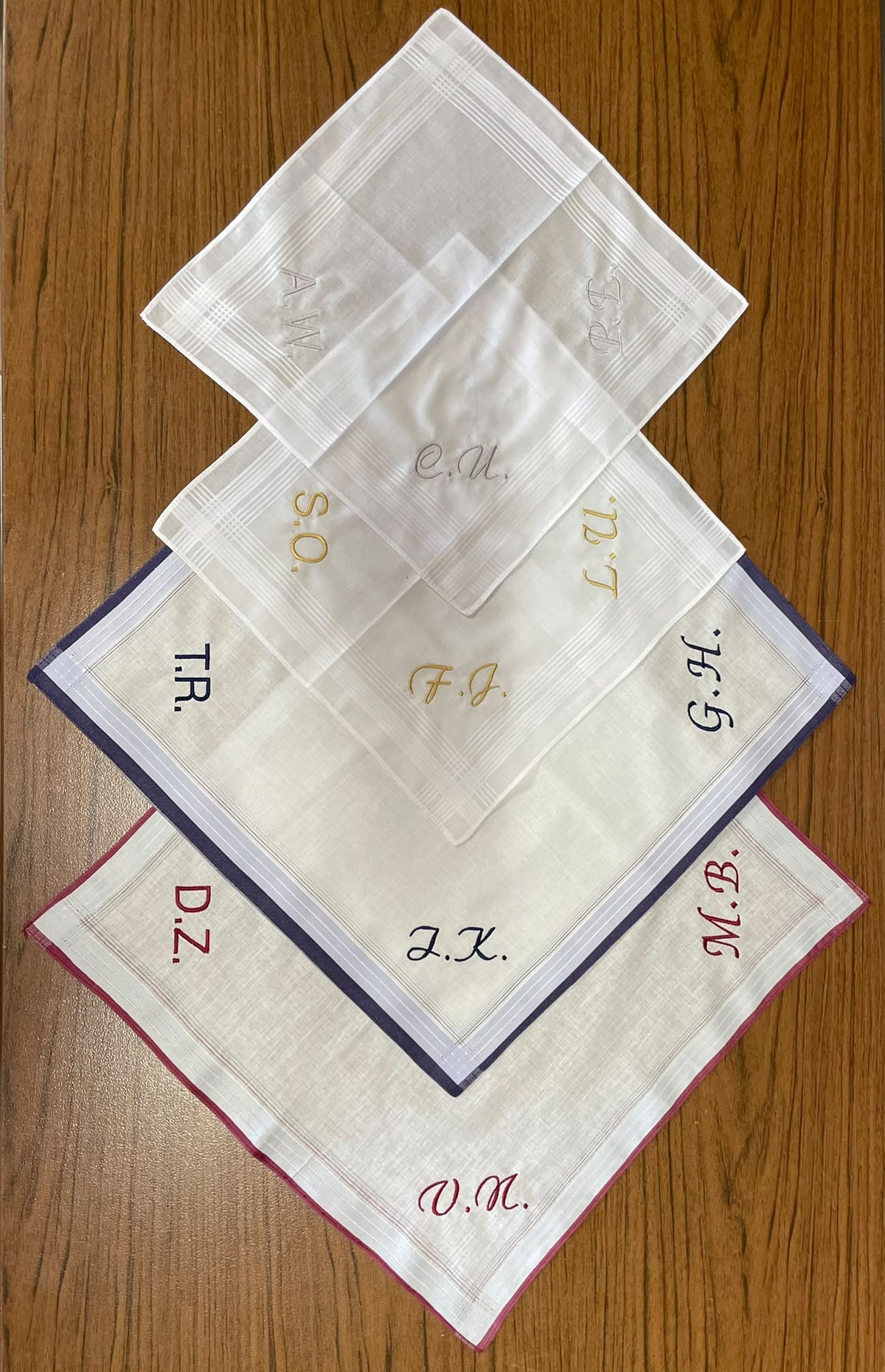 Individuell besticktes 3er Set Taschentücher | verschiedene Designs | 3 Monogramm-Taschentücher mit Wunschbestickung